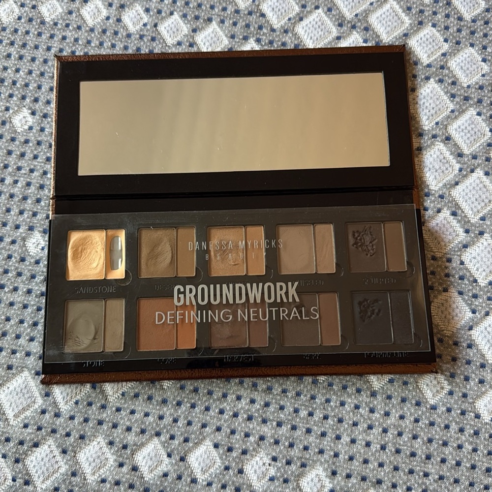 Danessa Myricks Grounwork palette - Picture 5 of 6